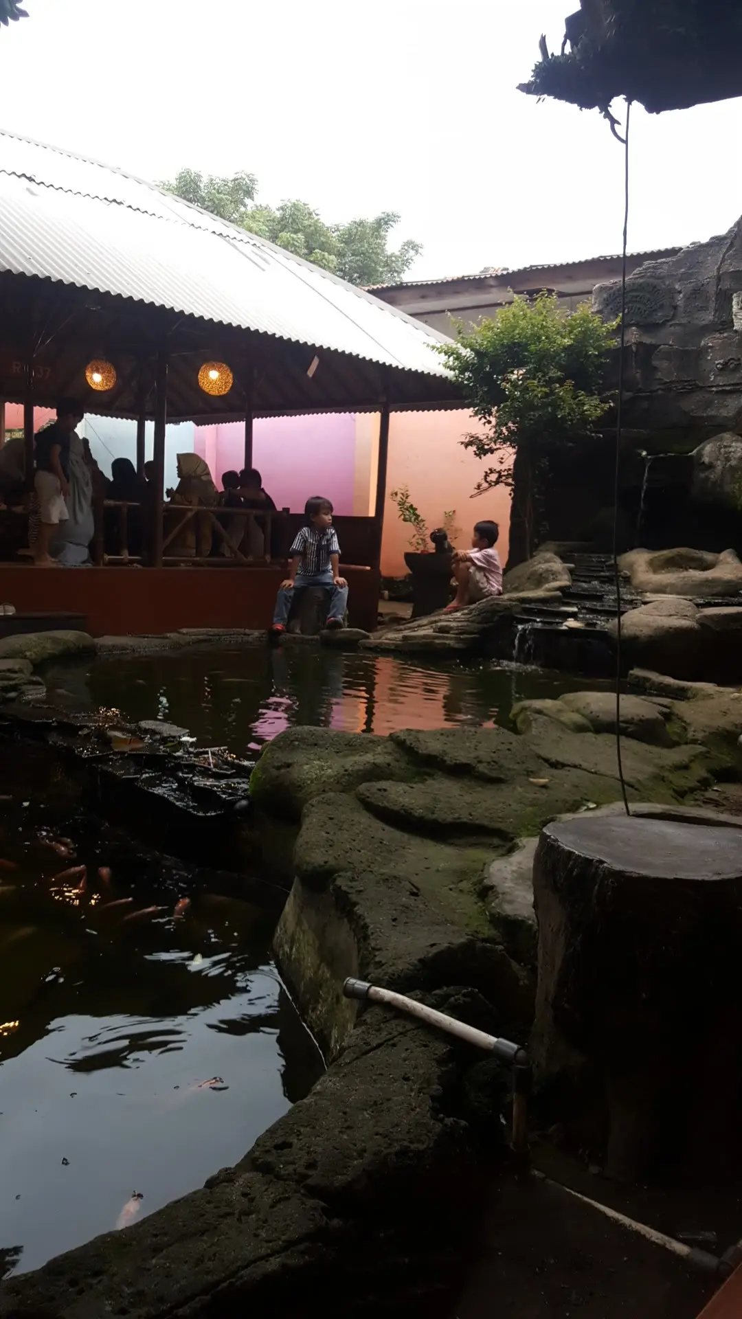 What's so special about this Sundanese food under 50k that even Jokowi comes to Nongkrong for? 2