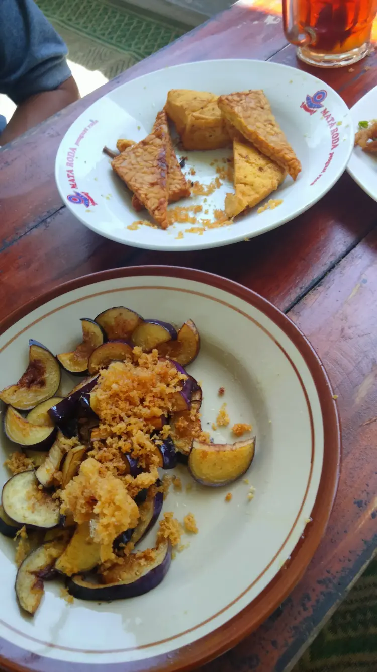 Lesehan Malam Pak Bing Hadi 5