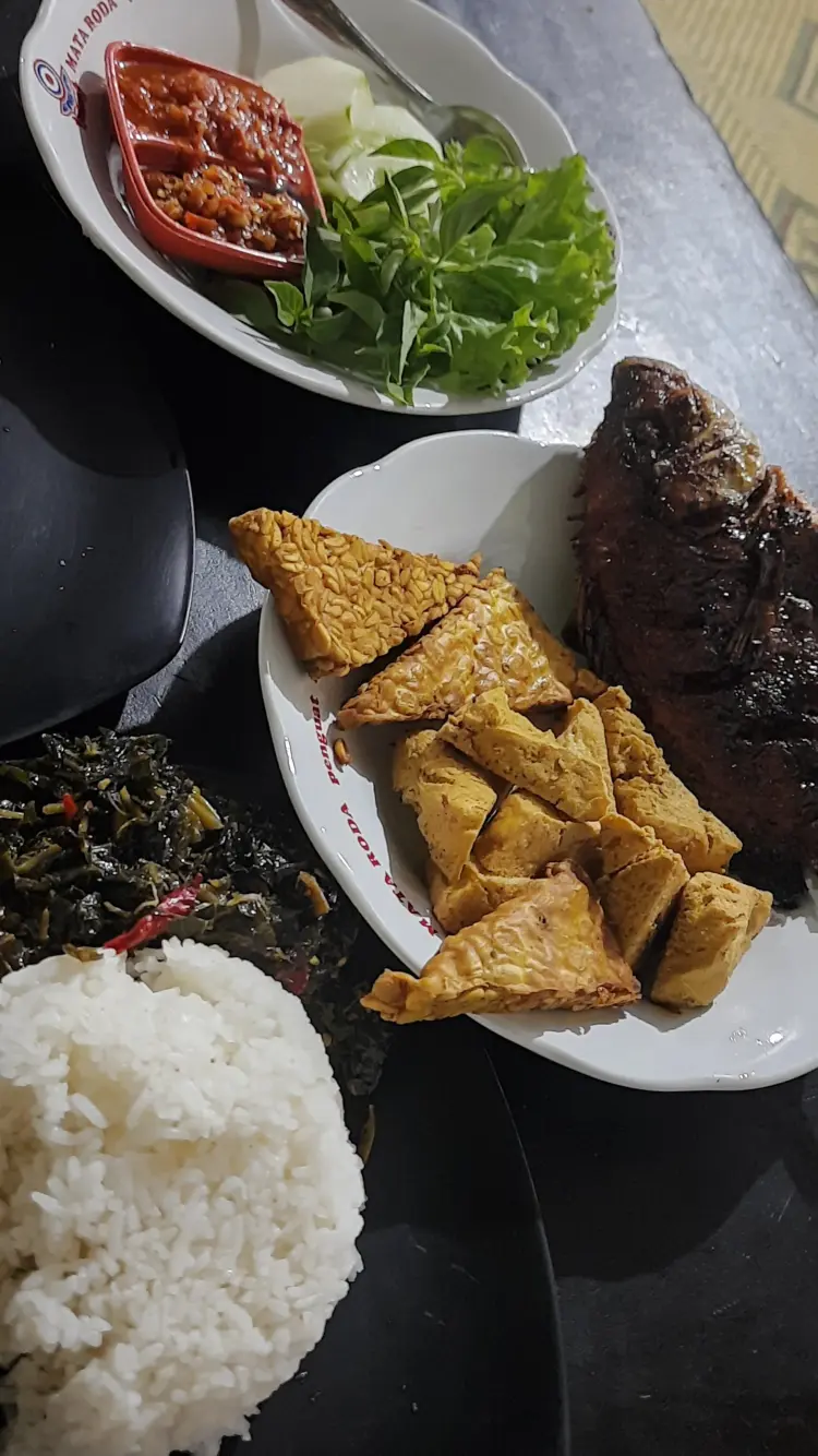 Lesehan Malam Pak Bing Hadi 10