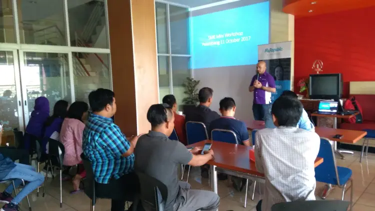 FAY Resto & Cafe (Ayam Tulang Lunak) 3