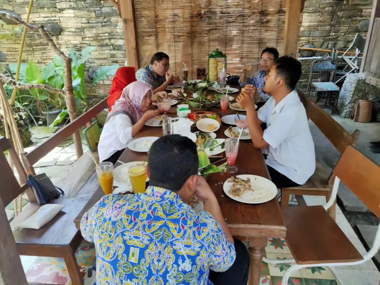 Waroeng Pohon Omah Sawah 8