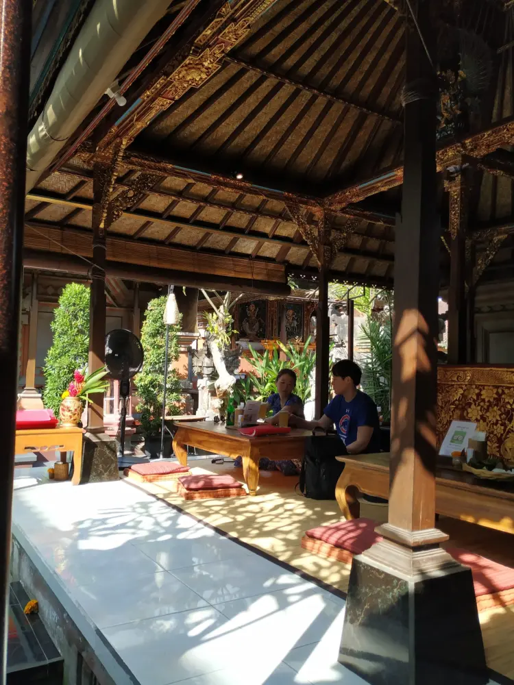 Antre setengah jam demi nyempil makan di rumah warga Ubud, cuma $12 per orang, worth it nggak sih?