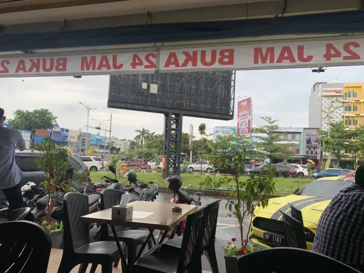 Budi Siang Malam Nasi Ayam 3