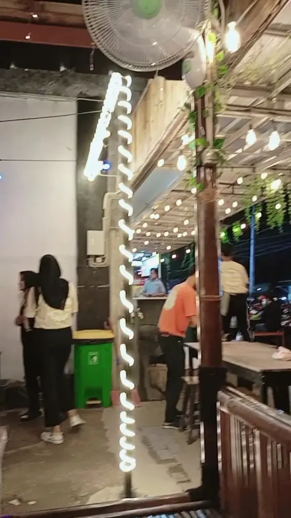 在坦格朗,被人均 50k 的榴莲店上了一课 4