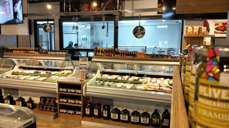 R&B Grill Makassar 7