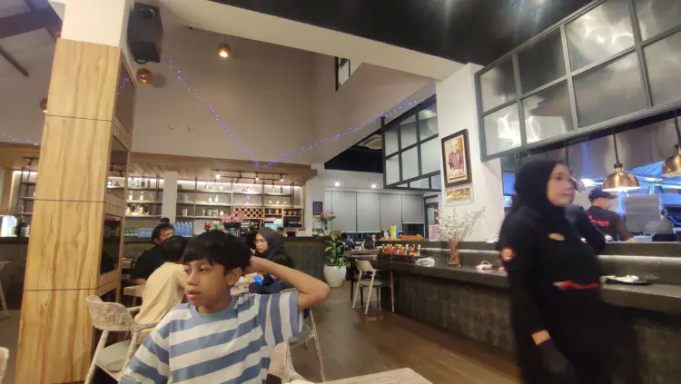 R&B Grill Makassar 8