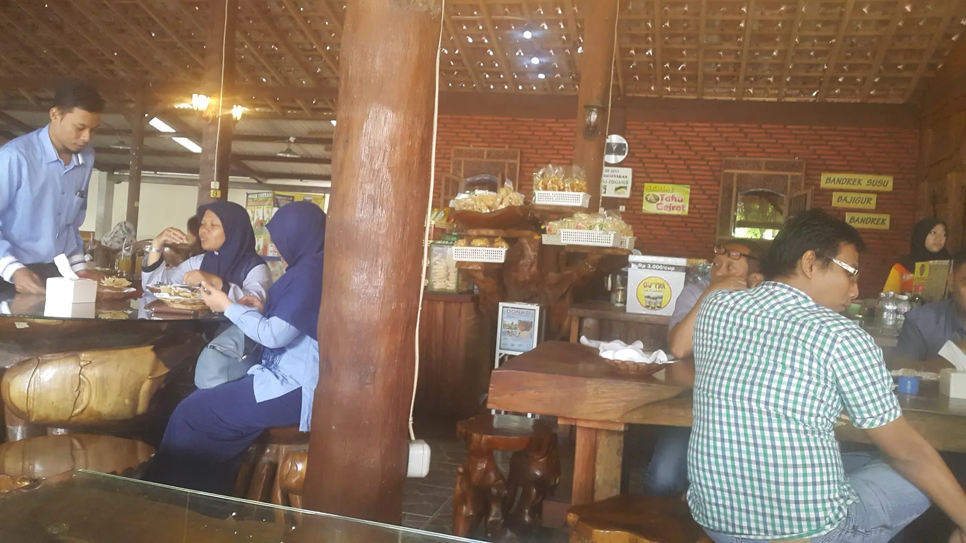 梭罗这家爪哇早餐，主食便宜到笑，配菜差点把我刺死 5