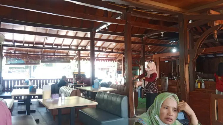 Warung Lesehan "Mbak Tin" 6