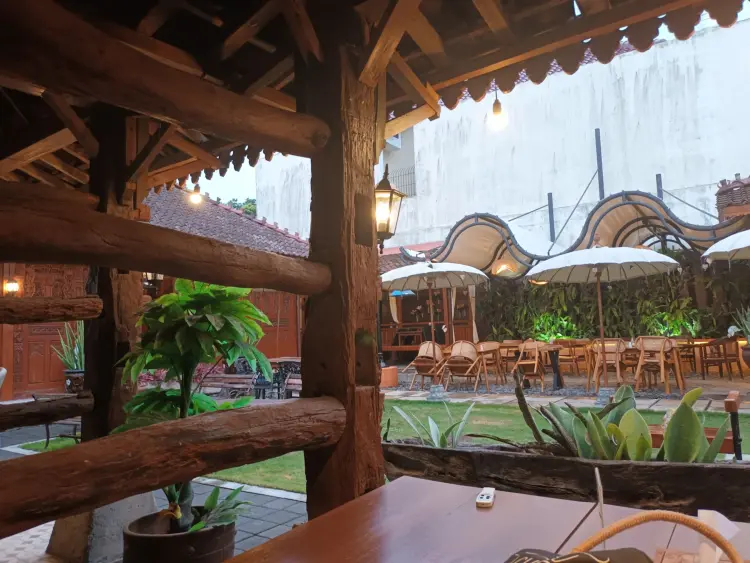 Joglo Kembang Wangi Resto & Cafe 8