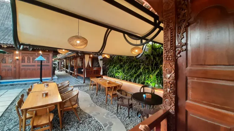 Joglo Kembang Wangi Resto & Cafe 4