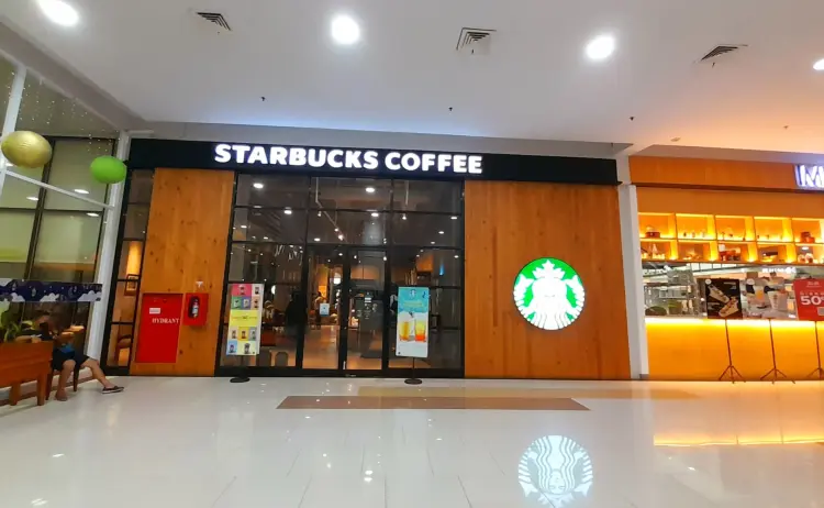Starbucks Green Pramuka 1