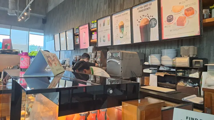 Starbucks Green Pramuka 2