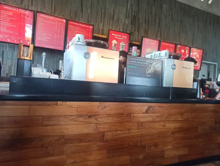 Starbucks Green Pramuka 6