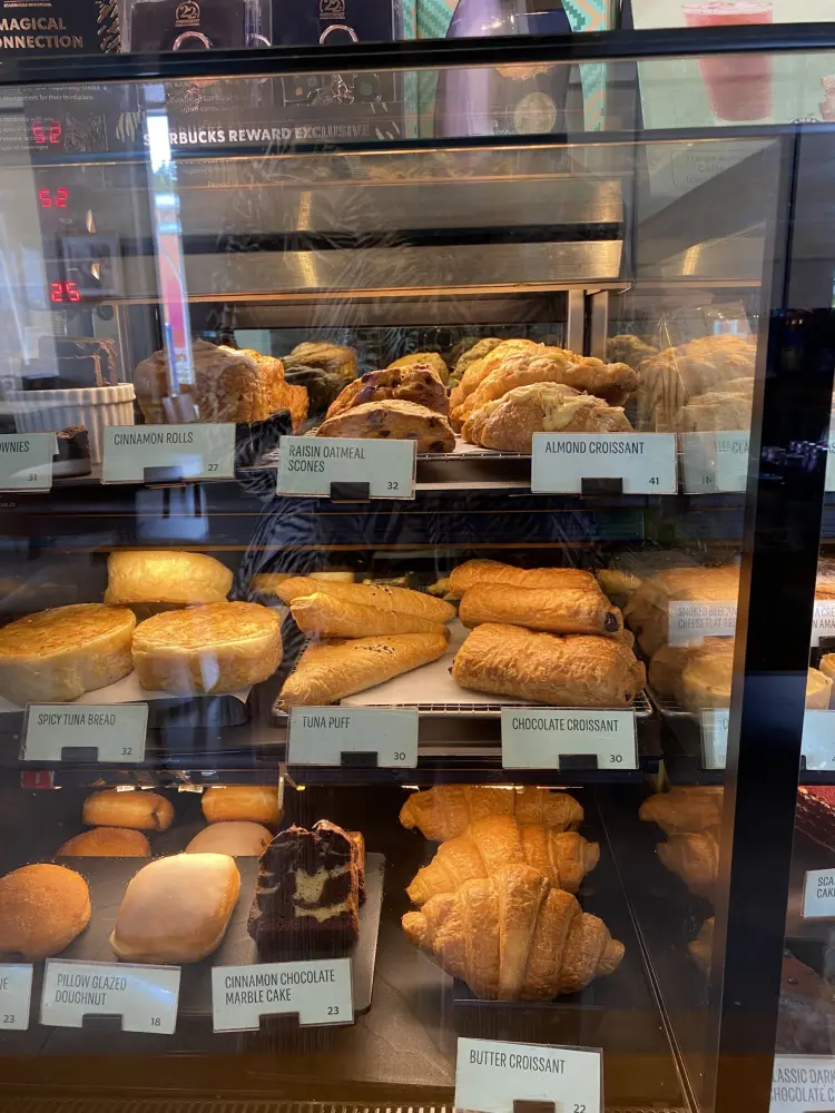 Starbucks Green Pramuka 10