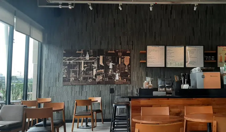 Starbucks Green Pramuka 9