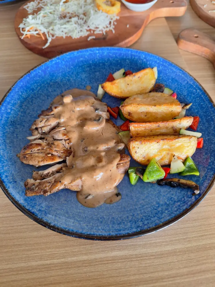 Foresthree Coffee & Kitchen Rawalumbu 6