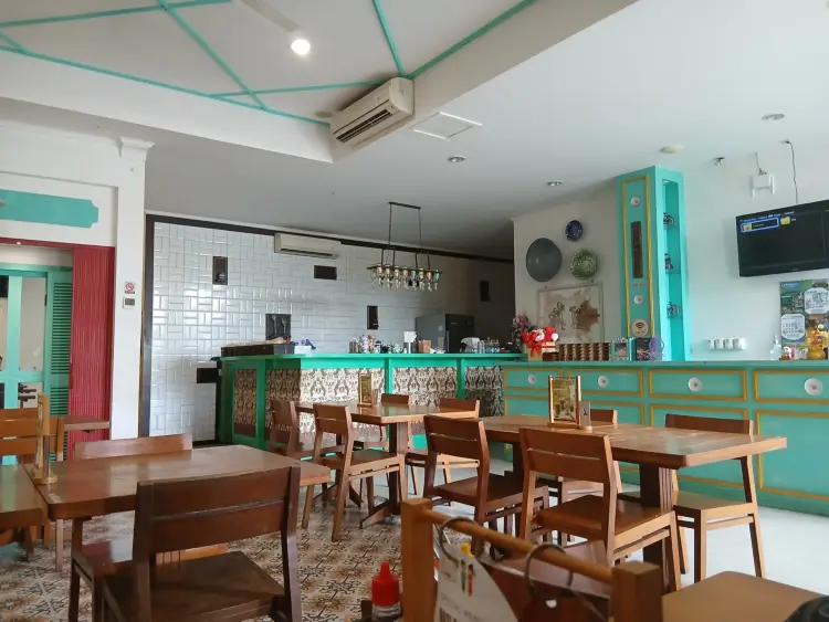 Ibu Djoe & Tante Hoa 1