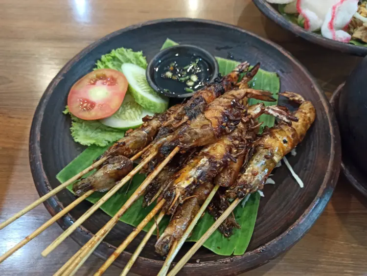 Ibu Djoe & Tante Hoa 8