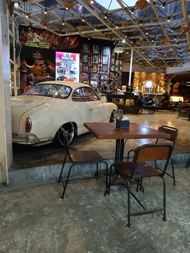 Silol Kopi & Eatery 6
