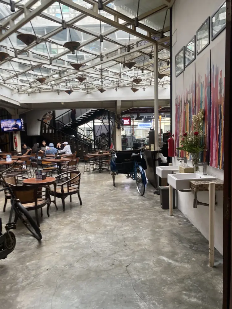 Silol Kopi & Eatery 10