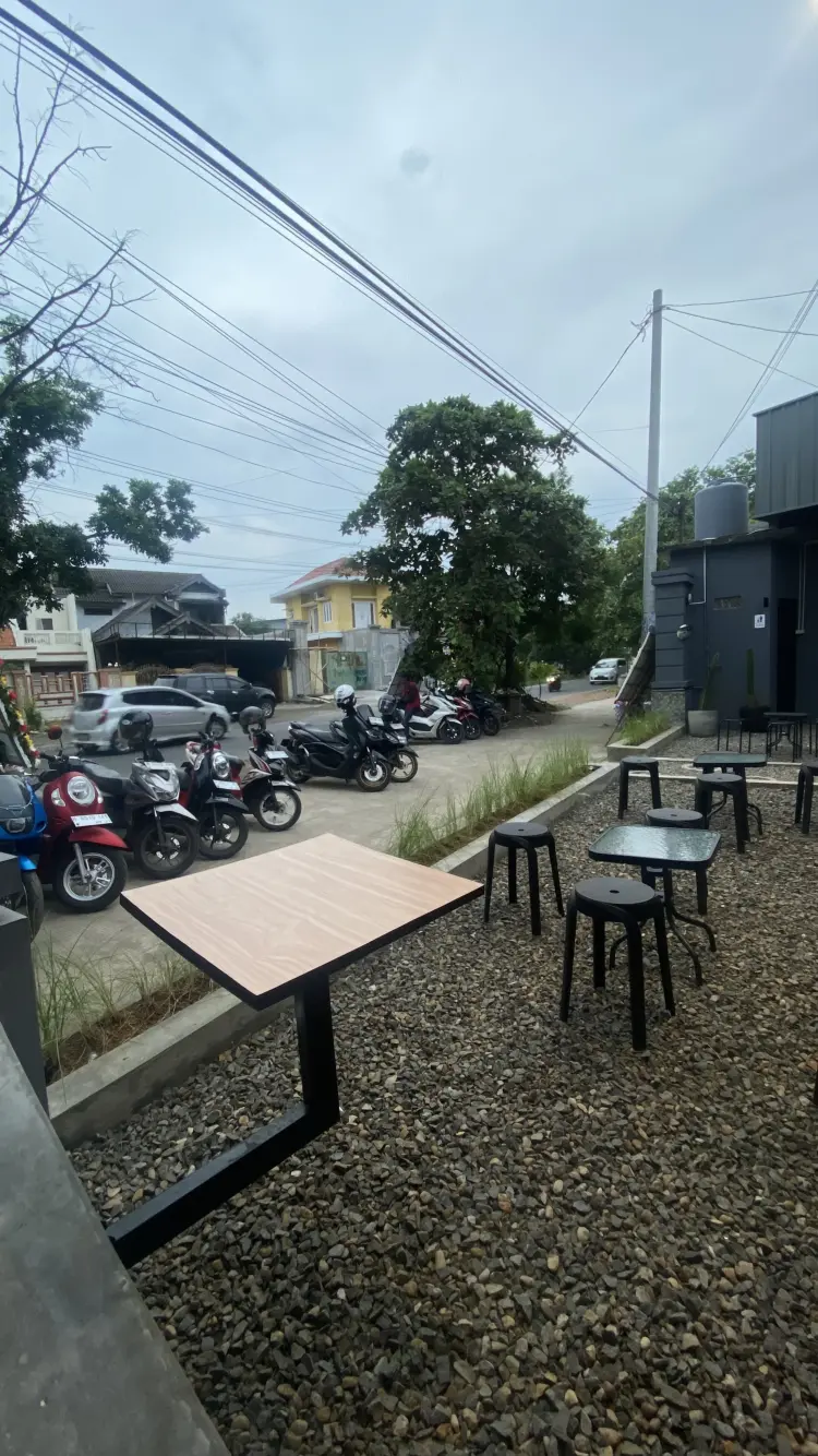 Cozy pool coffee experience 3