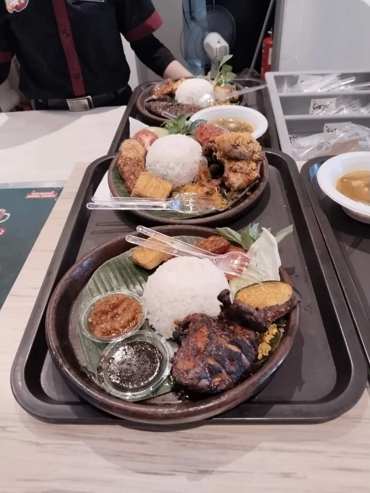 Penyetan Cok Living World Grand Wisata 1