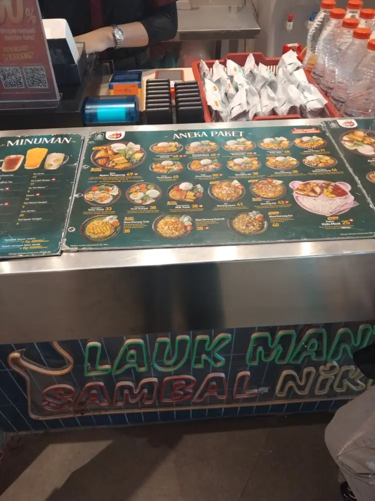 Penyetan Cok Living World Grand Wisata 4