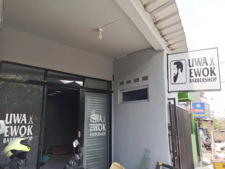 UWA EWOK BARBERSHOP CIKUTRA 1