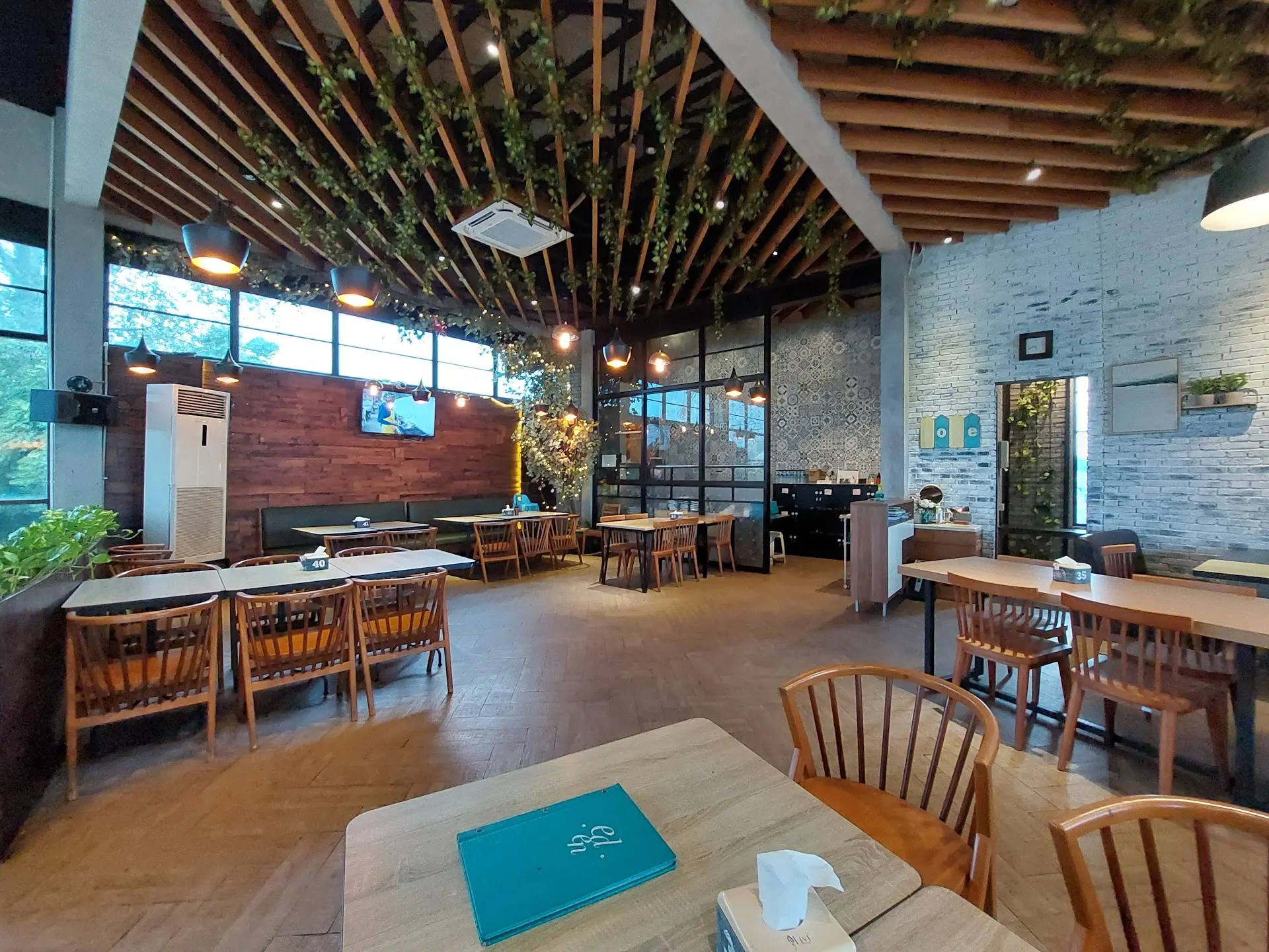 景色值百万,服务零分。三宝垄这家山顶餐厅我真的会谢! 6