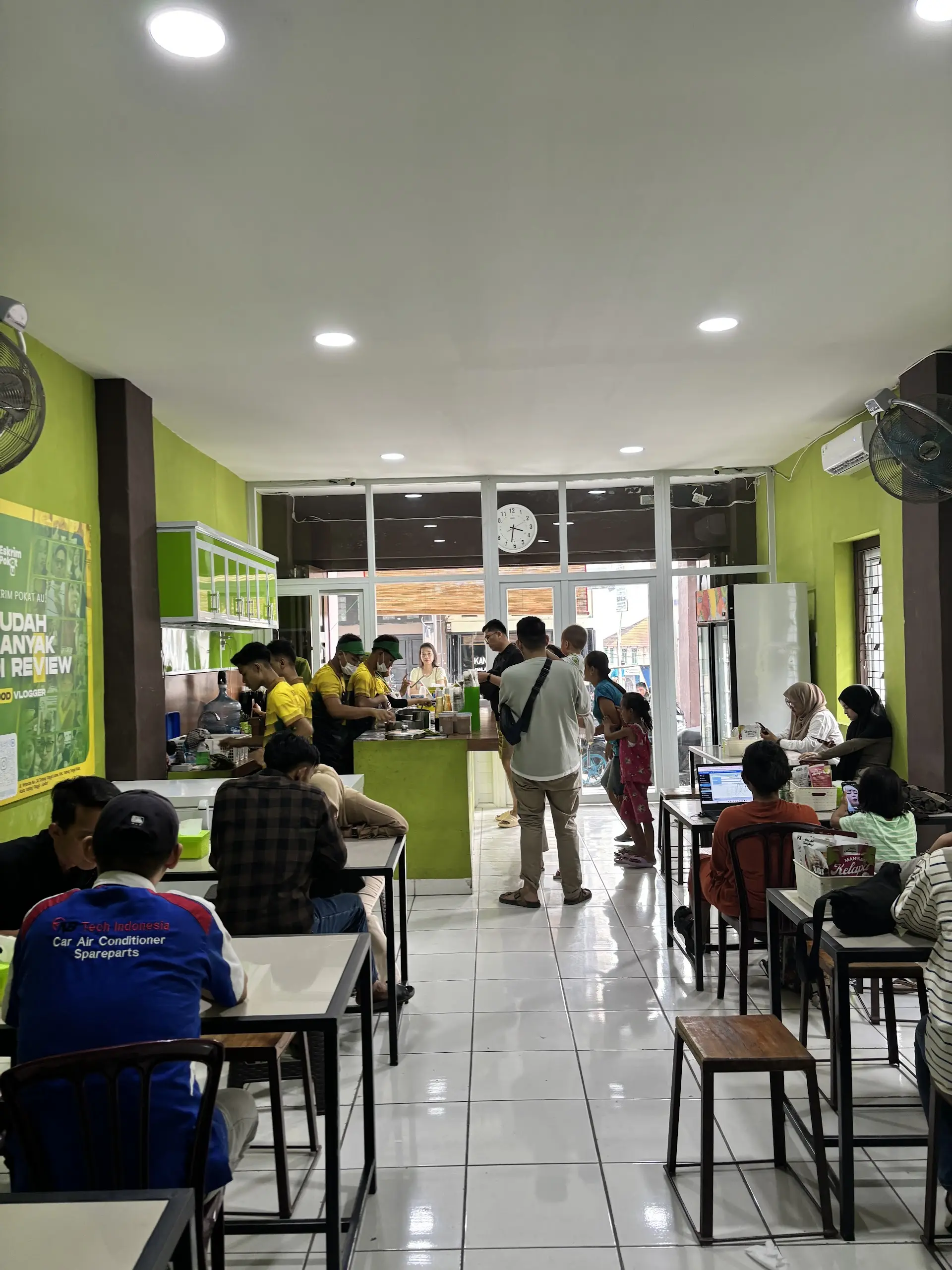 从三轮车卖到开店，这杯牛油果冰淇淋下午1点就卖光！ 3