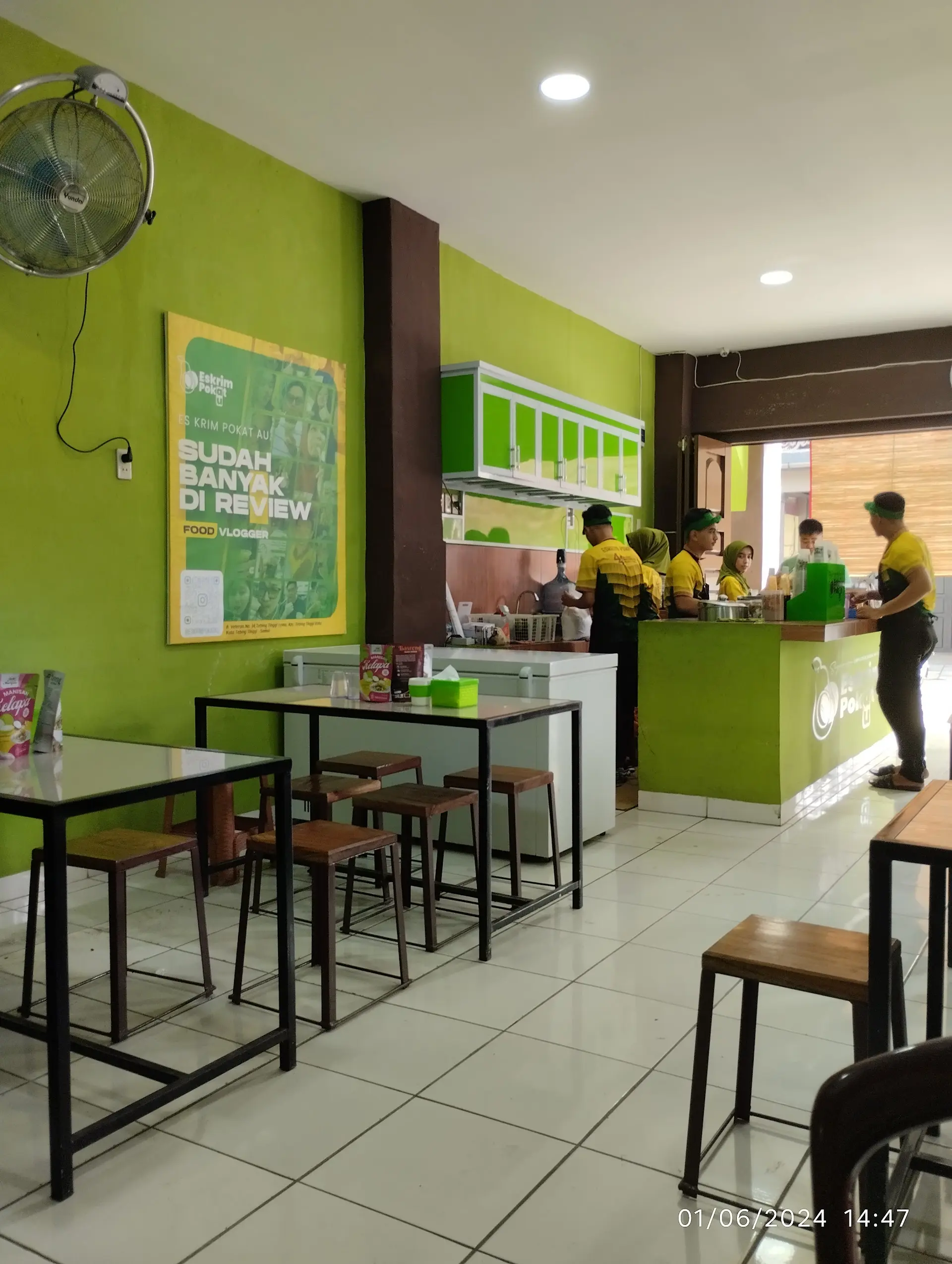 从三轮车卖到开店，这杯牛油果冰淇淋下午1点就卖光！ 4