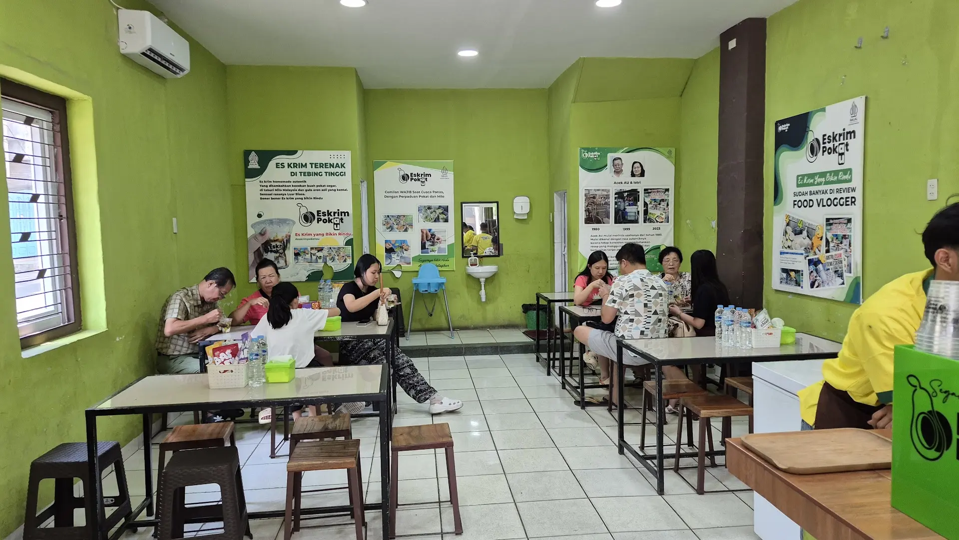 从三轮车卖到开店，这杯牛油果冰淇淋下午1点就卖光！ 1