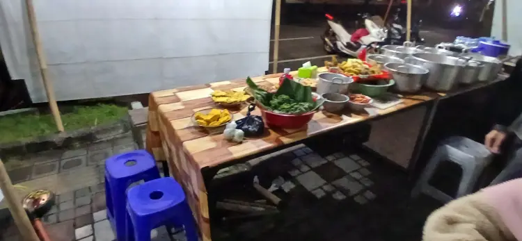 Warung Makan Mbak Giyem Solo Baru 2