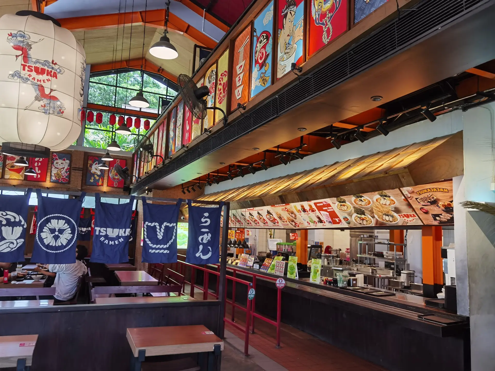 I ate a 14,000 Rupiah ramen in Surabaya, so hot I melted on the spot. 1