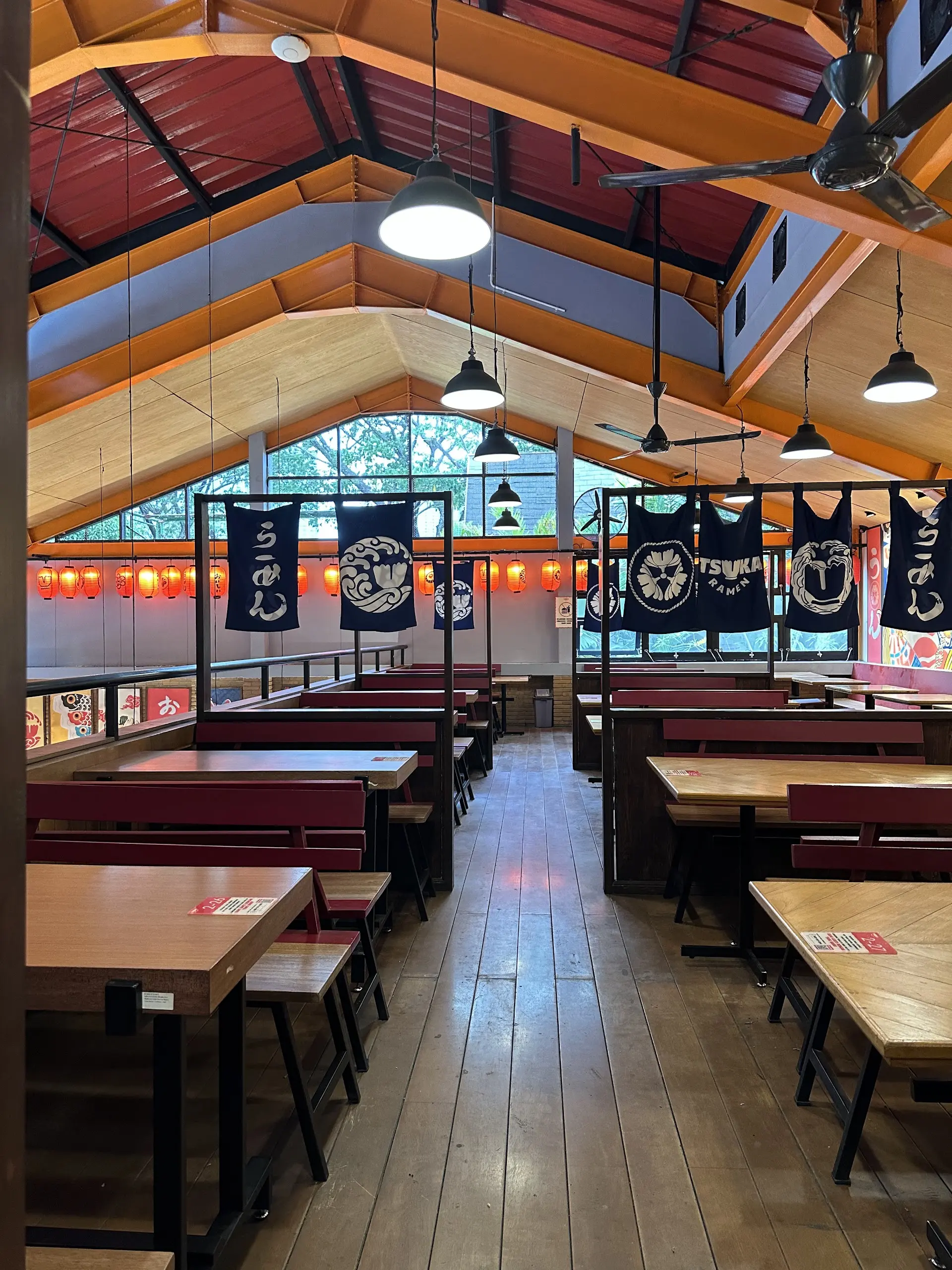 I ate a 14,000 Rupiah ramen in Surabaya, so hot I melted on the spot. 3