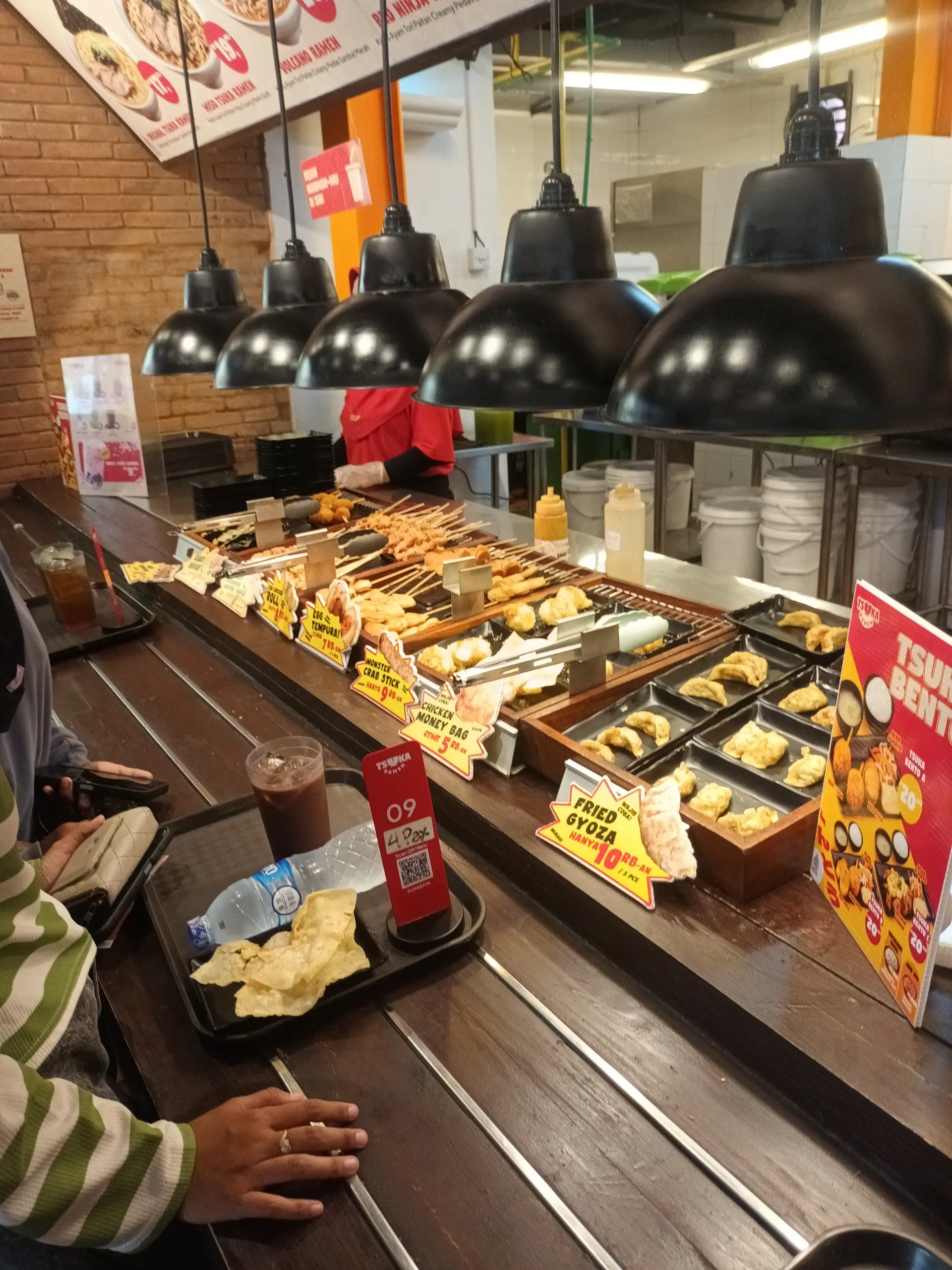 I ate a 14,000 Rupiah ramen in Surabaya, so hot I melted on the spot. 2