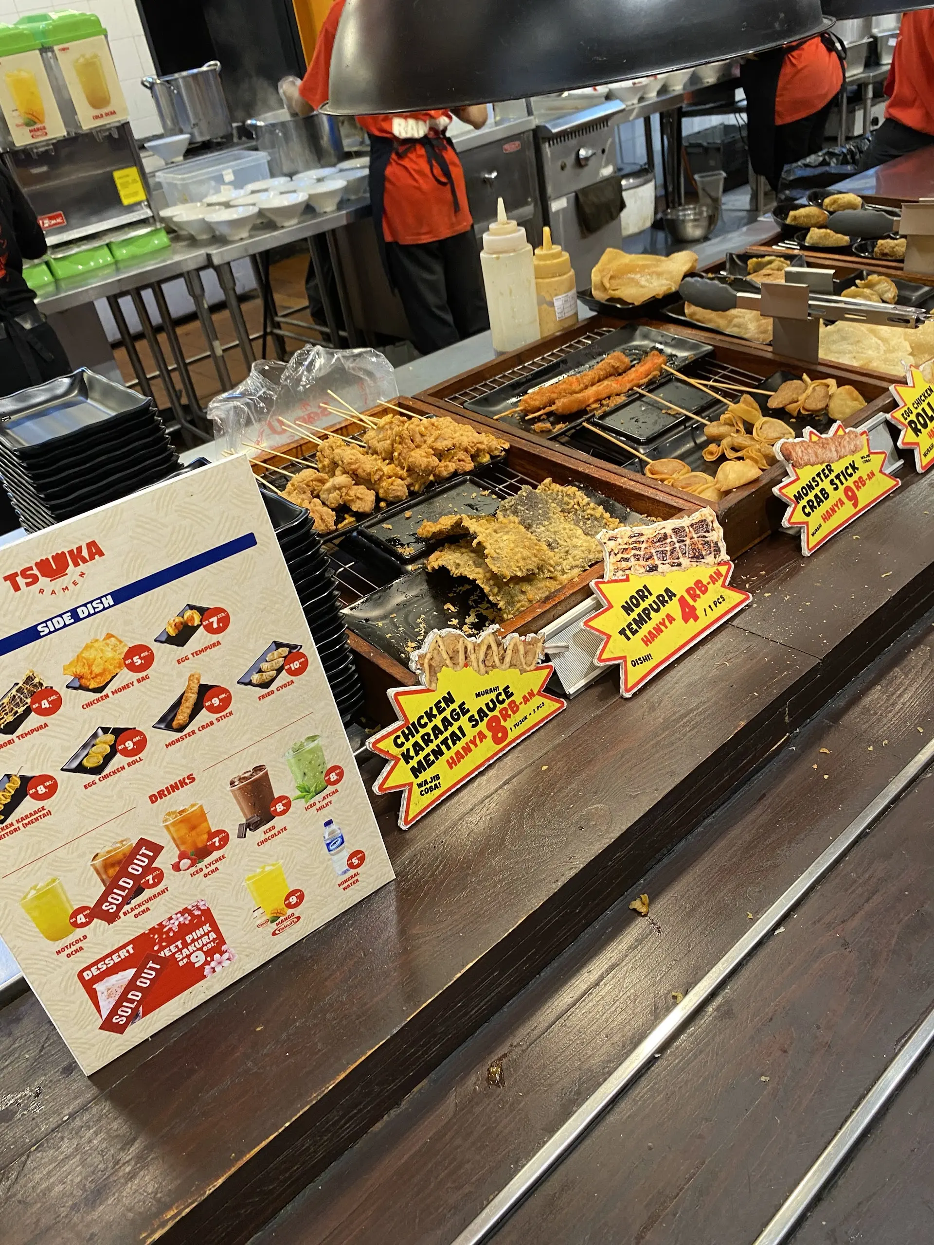 I ate a 14,000 Rupiah ramen in Surabaya, so hot I melted on the spot. 7