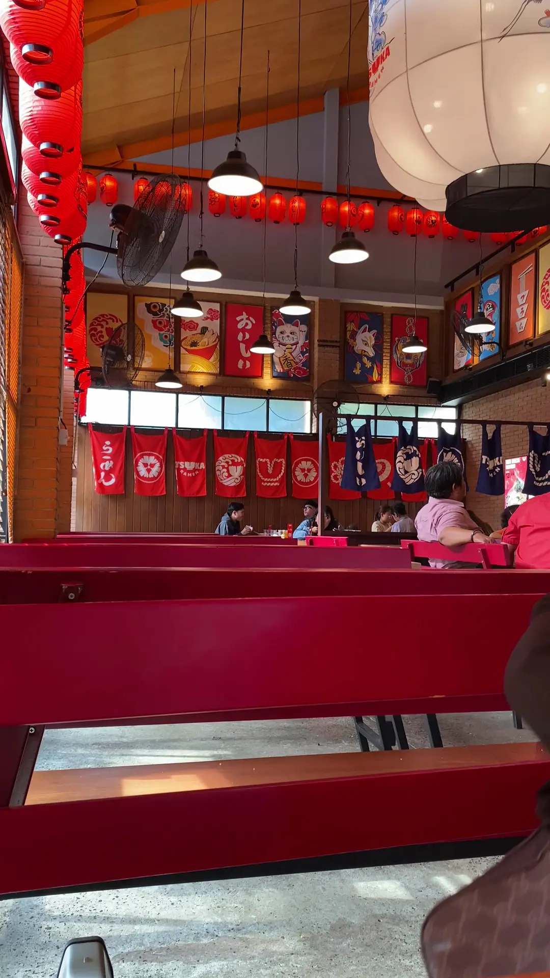 I ate a 14,000 Rupiah ramen in Surabaya, so hot I melted on the spot. 4