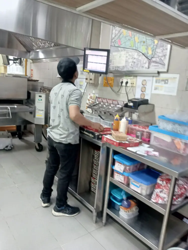 Pizza Hut Delivery - PHD Indonesia 8