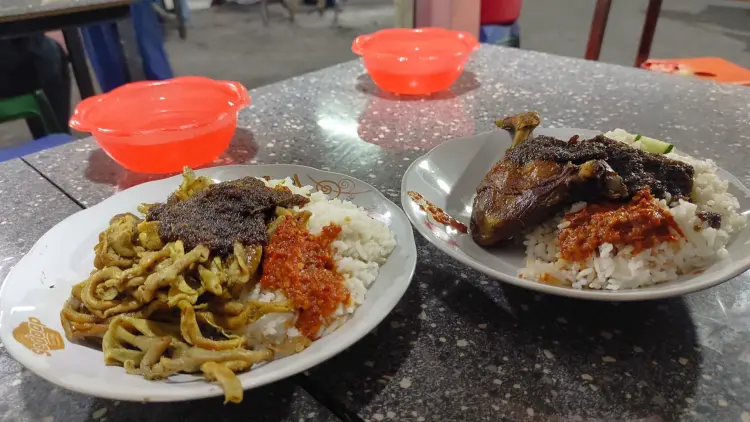 Warung Mbak Mun "Bebek Legundi" 10