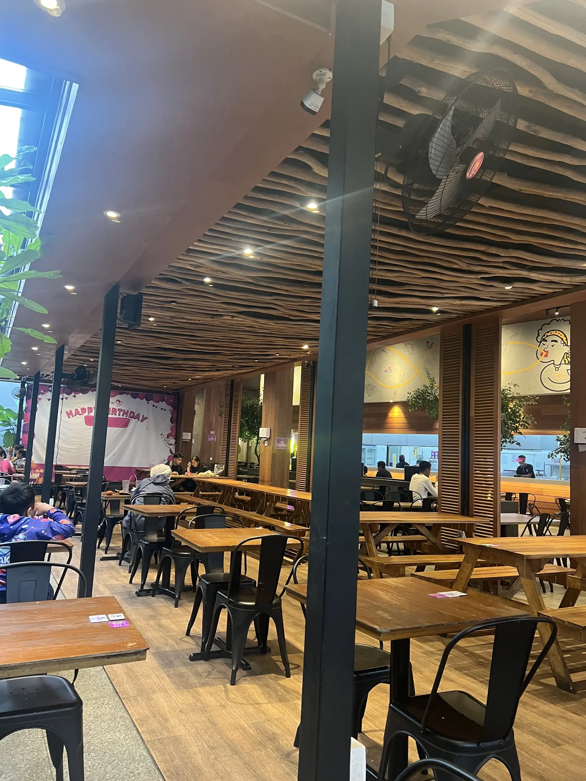 Students in Bandung went wild for it, what's the hype with this spicy noodle spot? 6