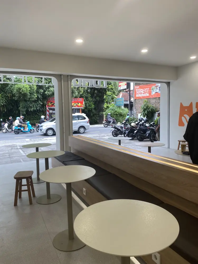 TOMORO COFFEE - Taman Siswa 4