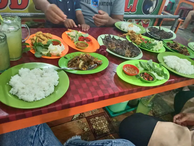 RAJAWALI SEAFOOD PASAR KEMIS 6