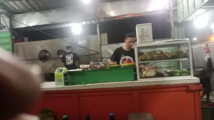 RAJAWALI SEAFOOD PASAR KEMIS 4