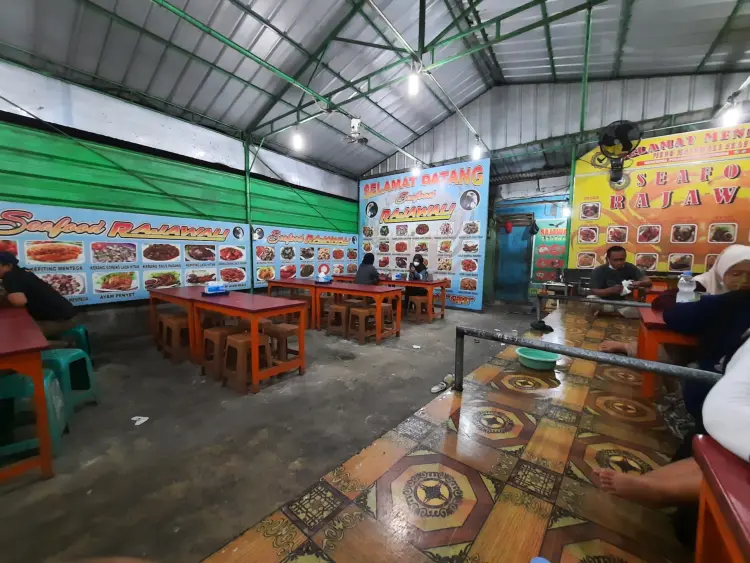 RAJAWALI SEAFOOD PASAR KEMIS 2