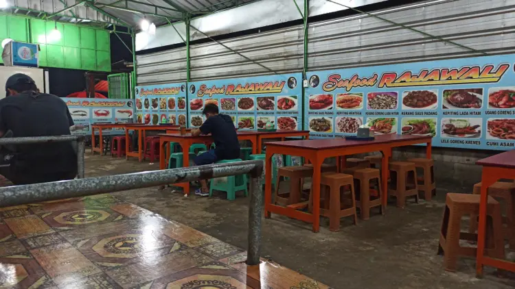 RAJAWALI SEAFOOD PASAR KEMIS 3
