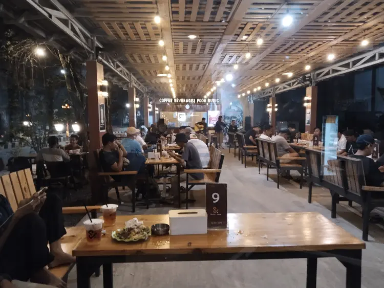 Pojok Cafe Tanjung 7