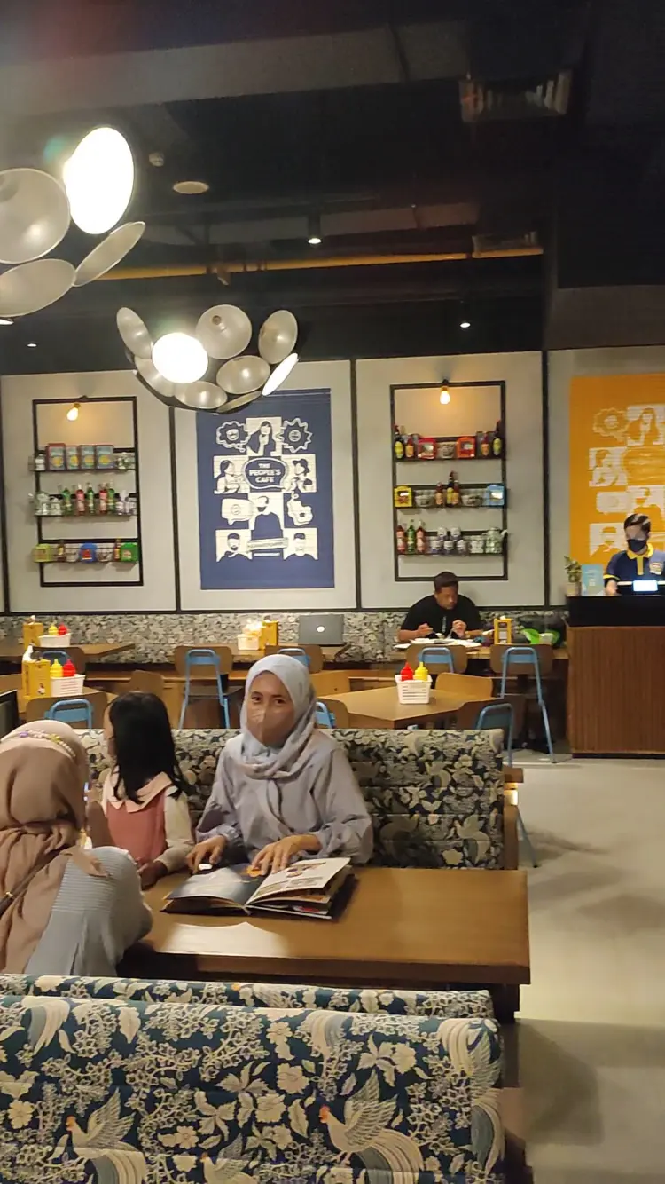 The People's Cafe Mall 23 Paskal 10