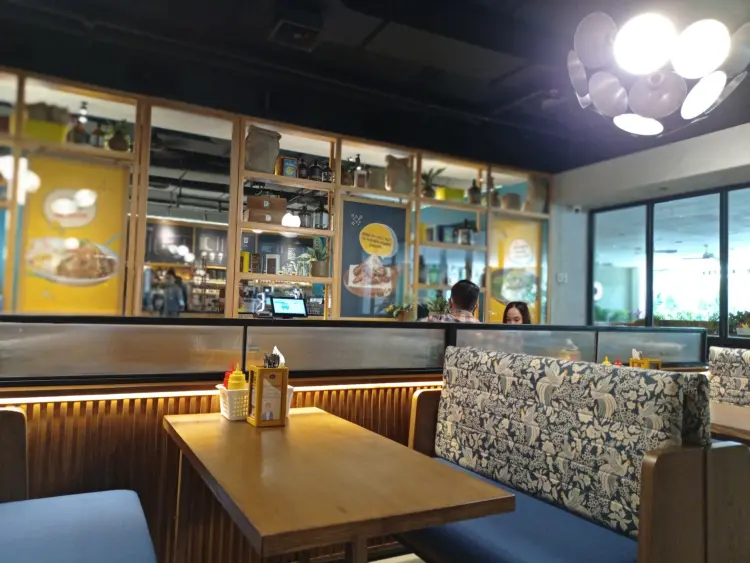 The People's Cafe Mall 23 Paskal 8