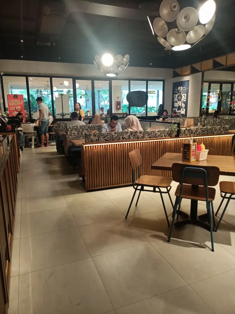 The People's Cafe Mall 23 Paskal 9